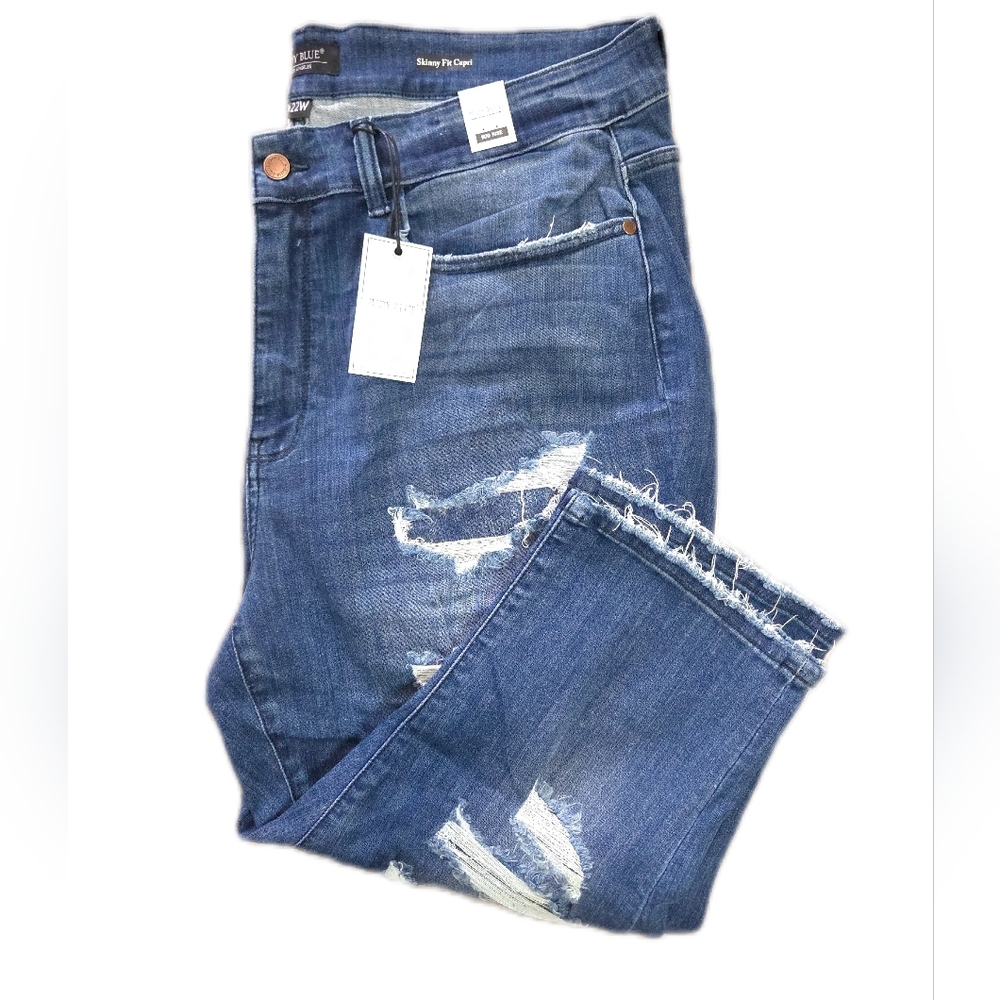 Judy Blue Women's Blue Distressed Capri Jeans